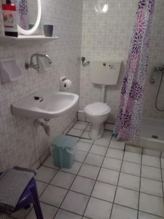 Agnes Rooms Kini Екстериор снимка