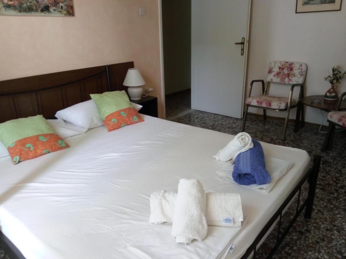 Agnes Rooms Kini Екстериор снимка